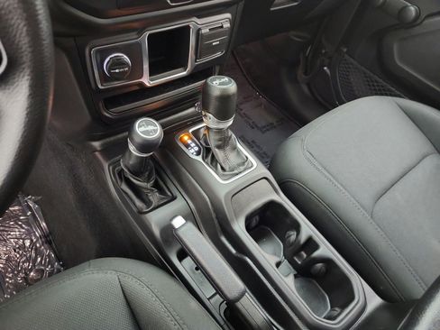Used 2018 Jeep Wrangler Sport AWD/4WD image 12