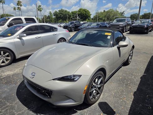 Used 2022 MAZDA MX-5 Miata Grand Touring RWD image 3