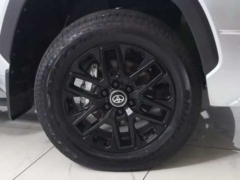 Used 2025 Toyota Tundra Limited AWD/4WD image 16