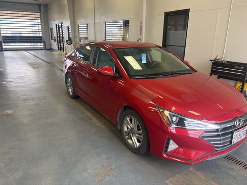 Used 2019 Hyundai Elantra SEL image 2