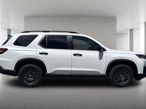 New 2026 Honda Pilot TrailSport image 3