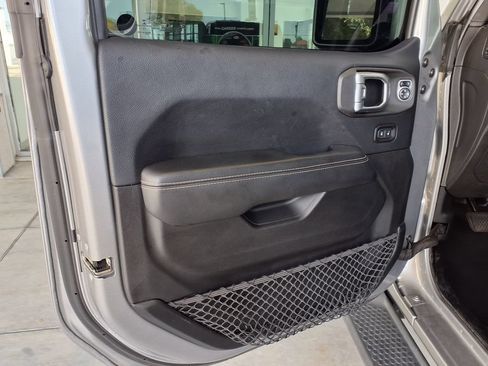 Used 2019 Jeep Wrangler Unlimited Sahara AWD/4WD image 19