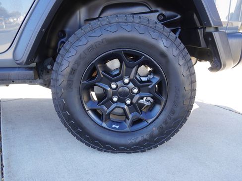 Used 2023 Jeep Wrangler Unlimited image 11