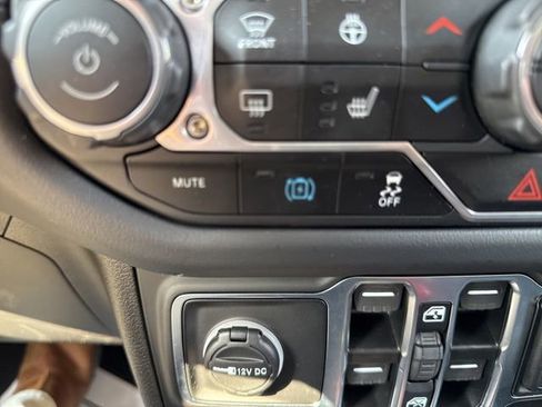 Used 2025 Jeep Wrangler Unlimited Sahara w/ Safety Group AWD/4WD image 43