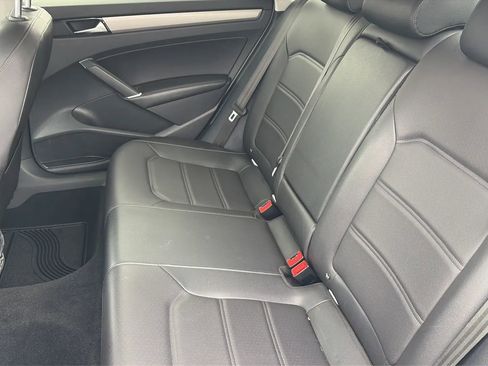 Used 2021 Volkswagen Passat 2.0T SE image 15