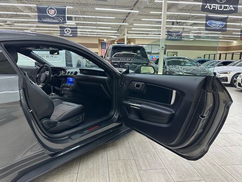 Used 2020 Ford Mustang Shelby GT500 w/ Technology Package image 11