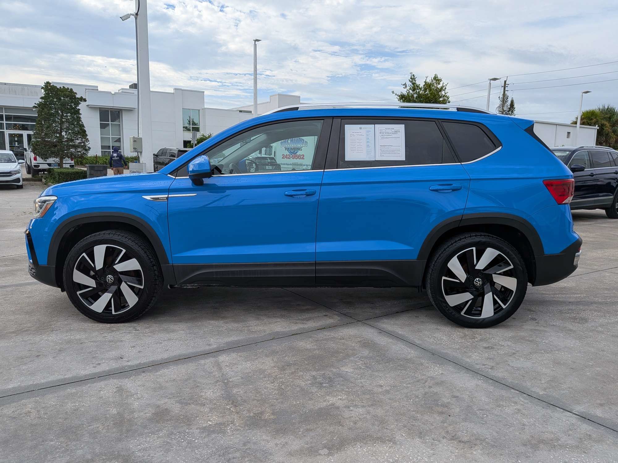 Certified 2024 Volkswagen Taos SEL AWD/4WD image 6