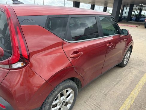 Used 2022 Kia Soul LX w/ Technology Package FWD image 4