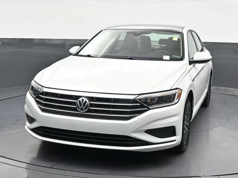 Used 2019 Volkswagen Jetta SEL w/ Cold Weather Package FWD image 9