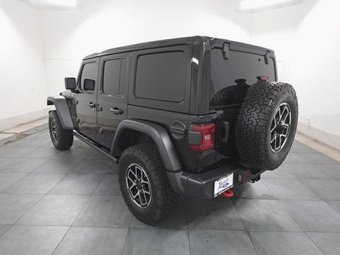 Used 2025 Jeep Wrangler Unlimited Rubicon image 3