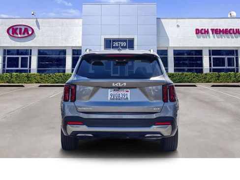 Used 2025 Kia Sorento EX image 5