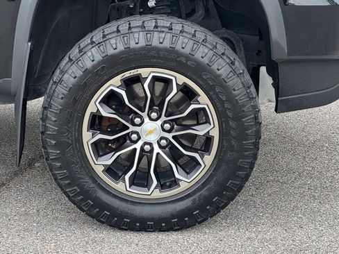 Used 2022 Chevrolet Colorado ZR2 AWD/4WD image 3