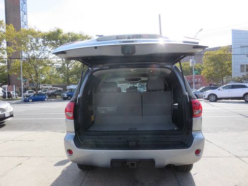 Used 2016 Toyota Sequoia Platinum image 25