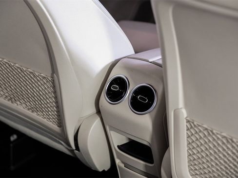 Used 2021 Mercedes-Benz GLB 250 w/ Premium Package image 39