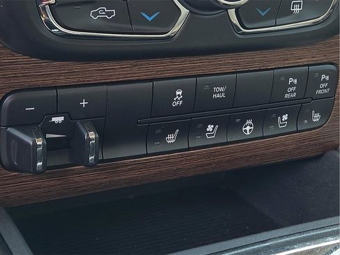 Used 2017 RAM 1500 Laramie w/ Convenience Group image 15