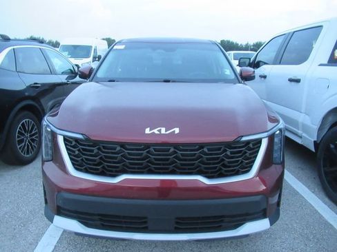 Used 2024 Kia Sorento LX FWD image 2