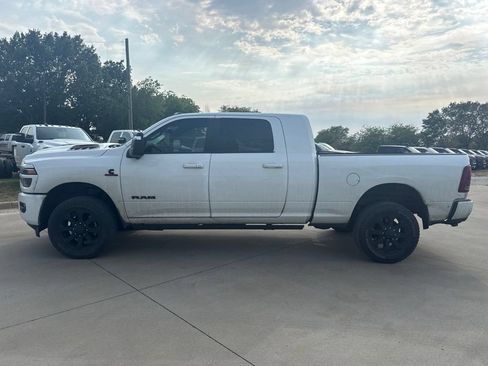 Used 2025 RAM 2500 Laramie AWD/4WD image 4