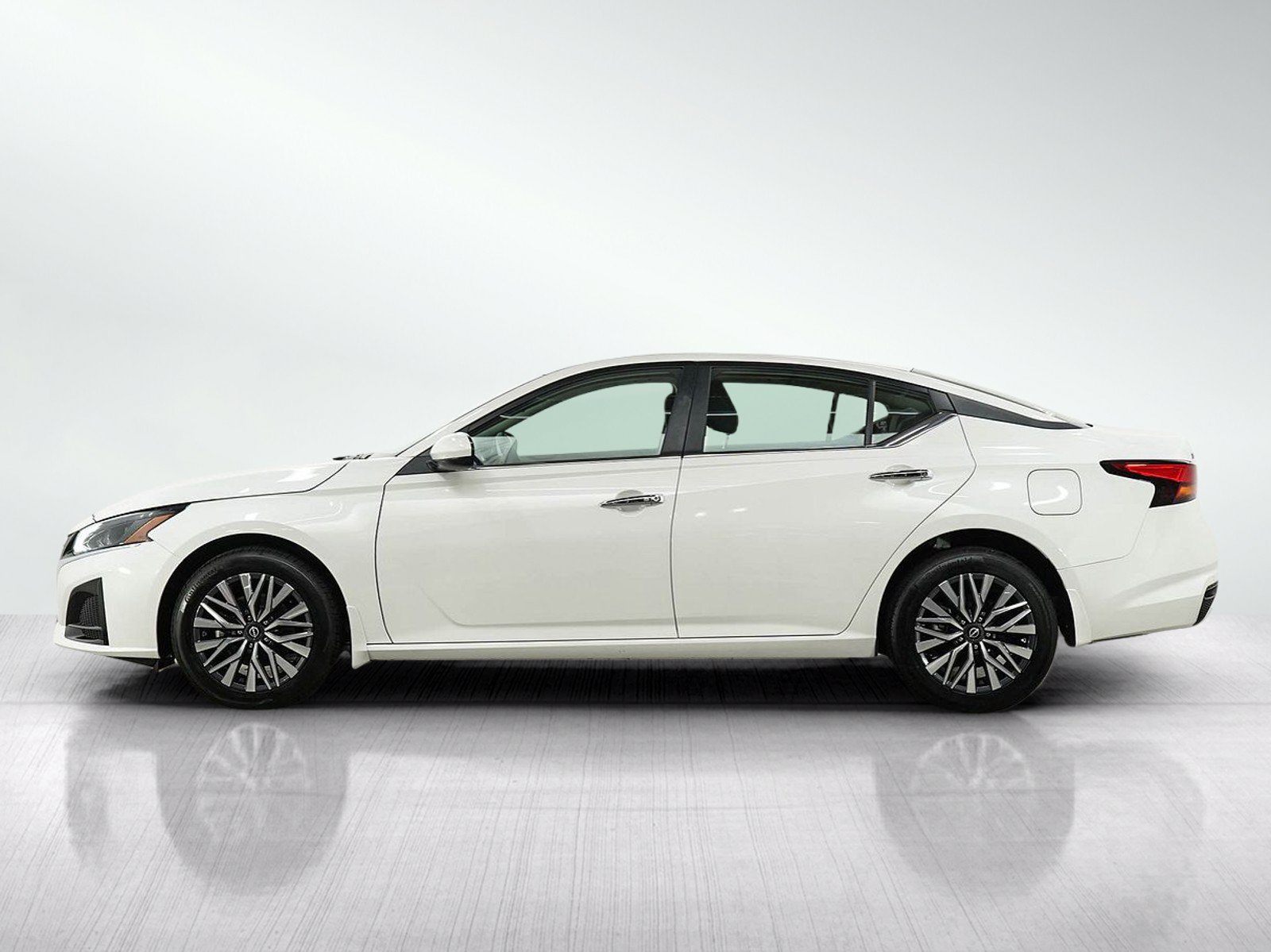 Used 2023 Nissan Altima 2.5 SV AWD/4WD image 2