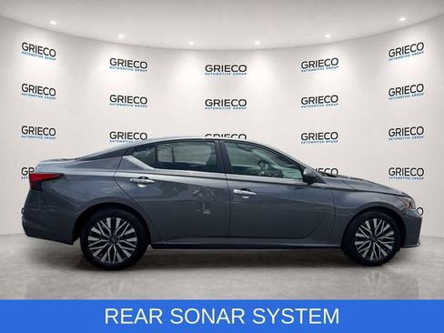Used 2025 Nissan Altima 2.5 SV FWD image 8