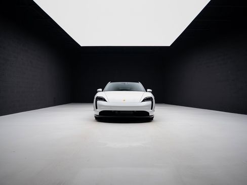 Used 2023 Porsche Taycan w/ Premium Package image 80