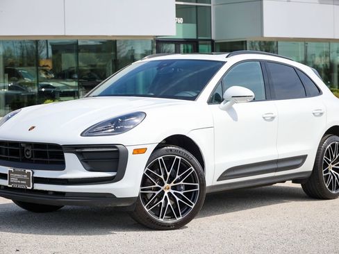 Certified 2026 Porsche Macan AWD/4WD image 9