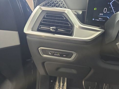 Certified 2024 BMW X7 xDrive40i w/ M Sport Package image 27