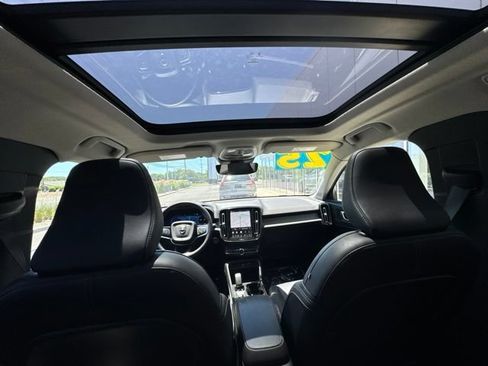 Certified 2025 Volvo XC40 B5 Core AWD/4WD image 18