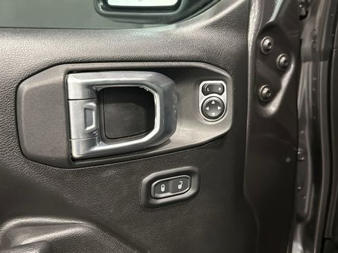 Used 2024 Jeep Wrangler Unlimited Sport AWD/4WD image 24