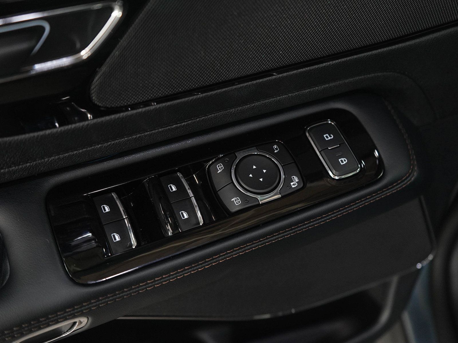 Used 2025 Lincoln Aviator AWD w/ Jet Appearance Package image 21