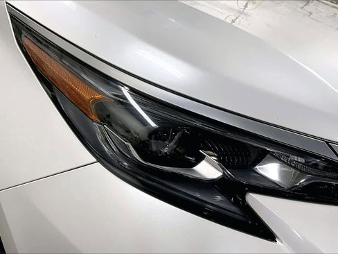 Used 2025 Toyota Sienna Platinum image 26