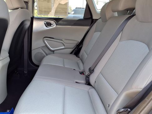 Certified 2025 Kia Soul LX w/ LX Technology Package FWD image 11