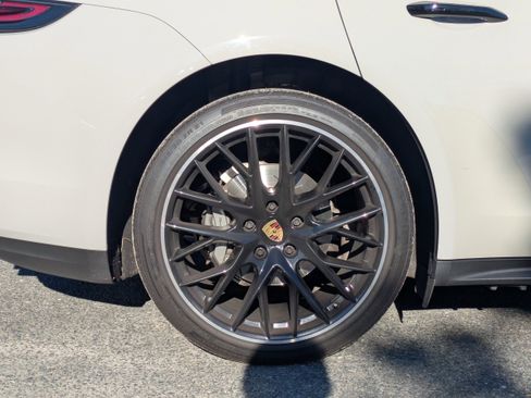 Used 2018 Porsche Panamera 4S image 3