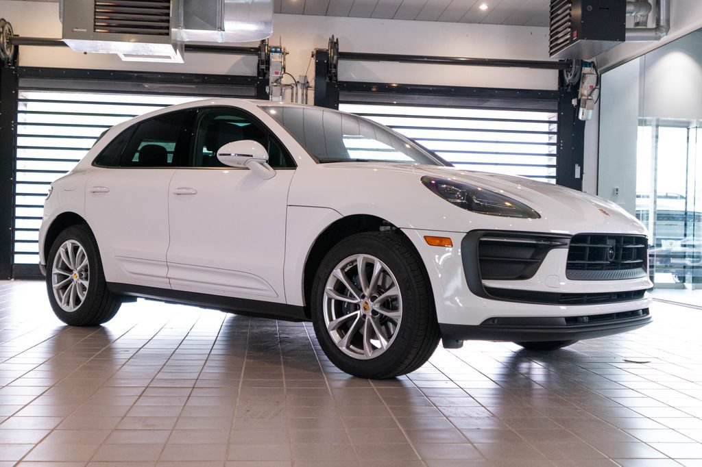 Certified 2026 Porsche Macan AWD/4WD image 7