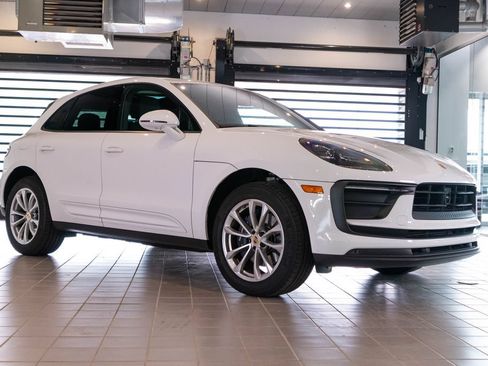 Certified 2026 Porsche Macan AWD/4WD image 7