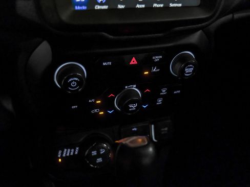 Used 2023 Jeep Renegade Trailhawk AWD/4WD image 24