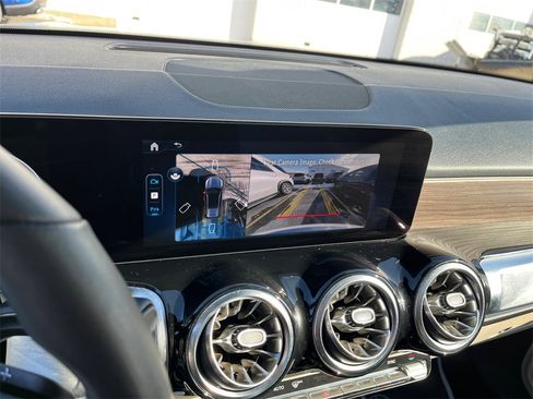 Certified 2025 Mercedes-Benz GLB 250 4MATIC image 25