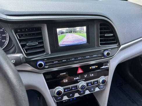 Used 2020 Hyundai Elantra SE w/ Cargo Package (C1) FWD image 22