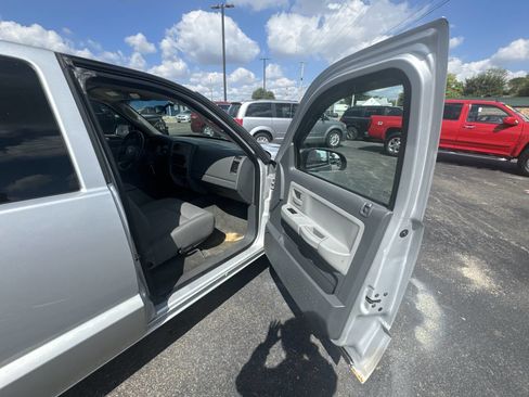Used 2005 Dodge Dakota SLT image 29