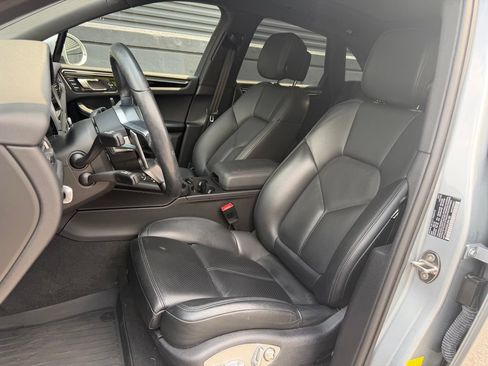 Certified 2021 Porsche Macan AWD/4WD image 16