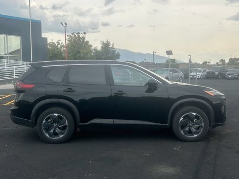 Used 2025 Nissan Rogue SV AWD/4WD image 2