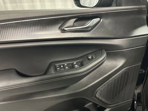 Used 2025 Jeep Grand Cherokee Altitude image 14