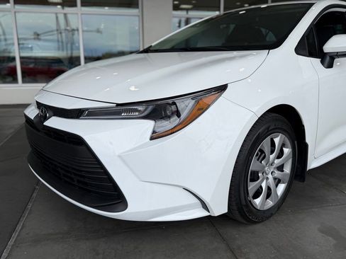 Used 2026 Toyota Corolla LE FWD image 3