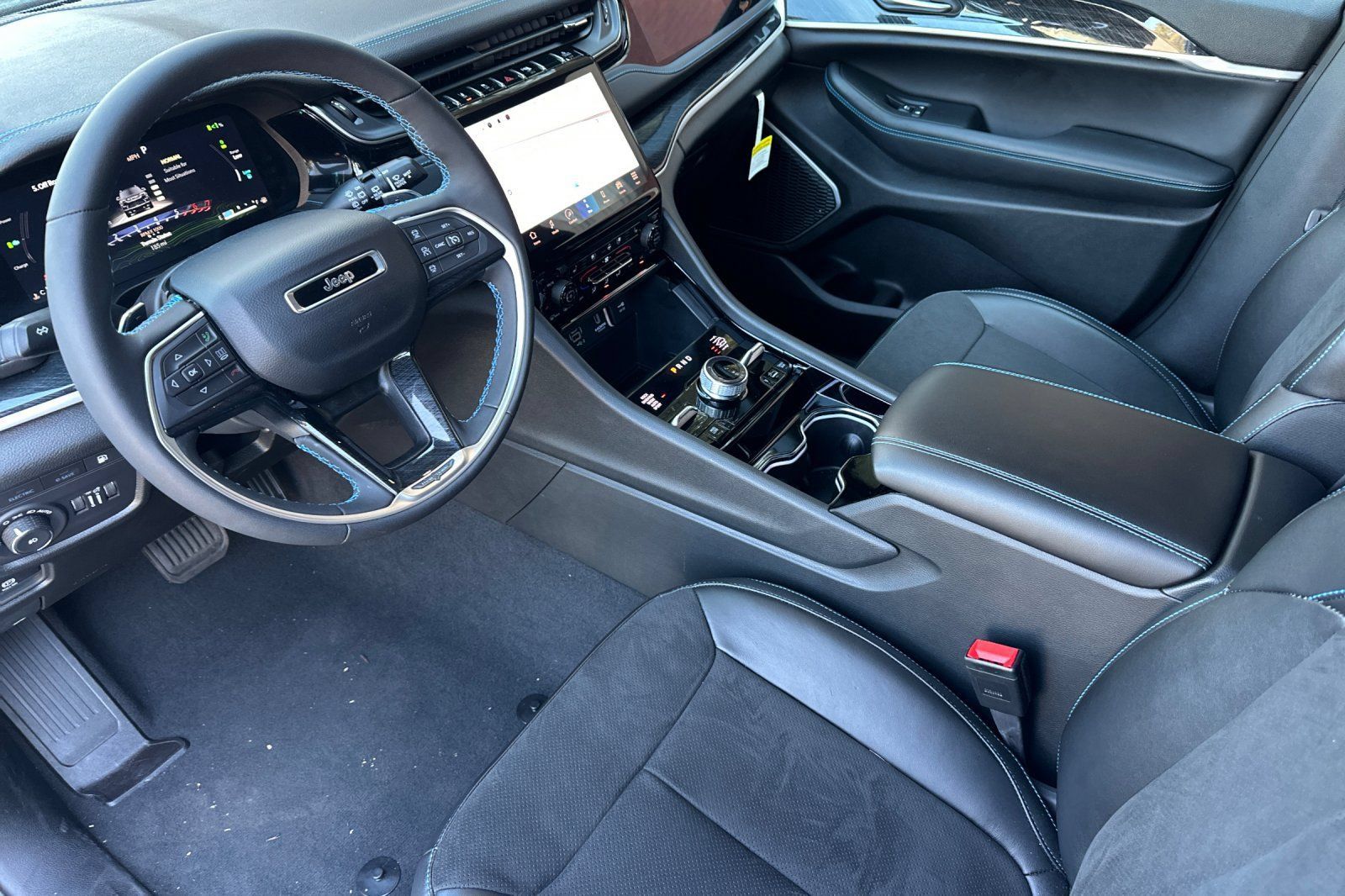 New 2023 Jeep Grand Cherokee Trailhawk AWD/4WD image 9