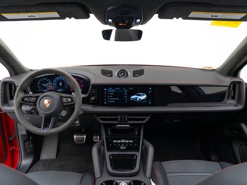 Used 2025 Porsche Cayenne GTS image 19