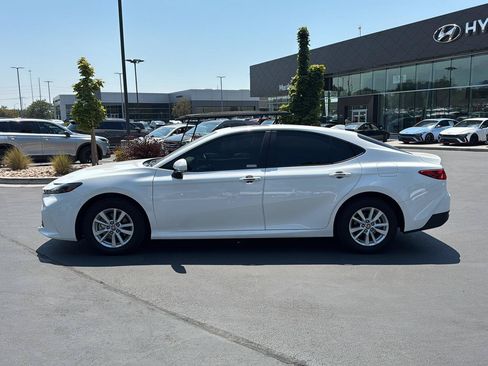 Used 2025 Toyota Camry LE w/ Convenience Package AWD/4WD image 2