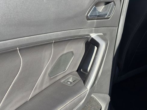 Used 2024 Volkswagen Tiguan SE image 27