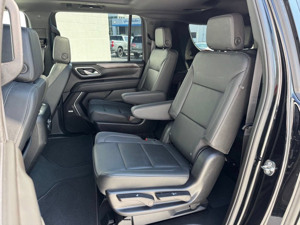 Used 2024 Chevrolet Suburban Z71 w/ Luxury Package AWD/4WD image 24