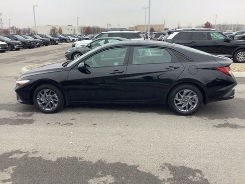 Certified 2025 Hyundai Elantra Blue image 10