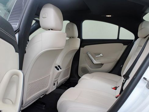 Used 2025 Mercedes-Benz CLA 250 image 4