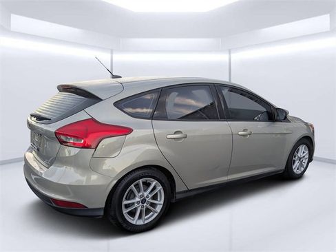 Used 2016 Ford Focus SE image 3